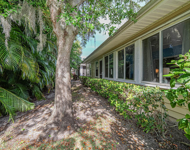 335 Hawthorne Lane - Photo Thumbnail 25
