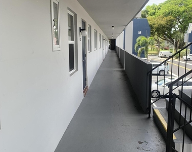 7887 Golf Cir Drive - Photo Thumbnail 2