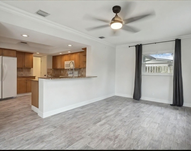 603 Se 7th Avenue - Photo Thumbnail 9