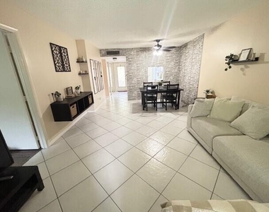 6161 Nw 57th Court - Photo Thumbnail 2