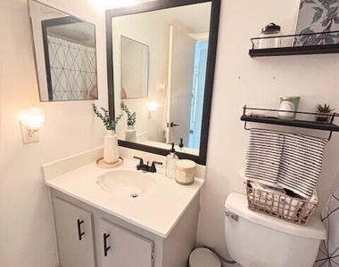 6161 Nw 57th Court - Photo Thumbnail 6