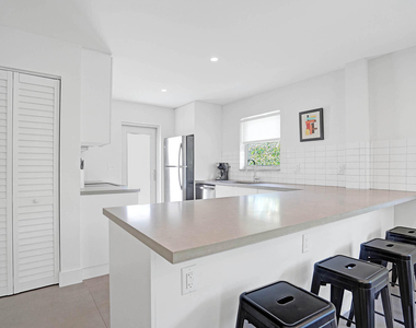 625 Ne 13th Avenue - Photo Thumbnail 10