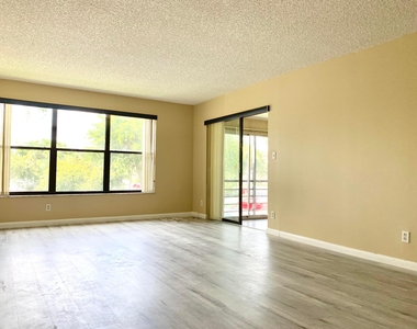 2312 S Cypress Bend Drive - Photo Thumbnail 14