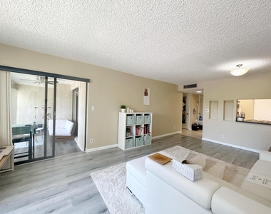 2312 S Cypress Bend Drive - Photo Thumbnail 19