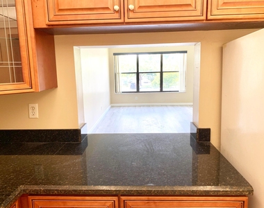 2312 S Cypress Bend Drive - Photo Thumbnail 7
