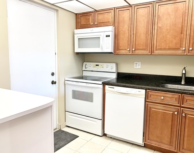 2312 S Cypress Bend Drive - Photo Thumbnail 9