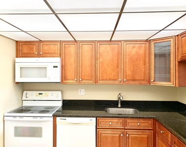 2312 S Cypress Bend Drive - Photo Thumbnail 5