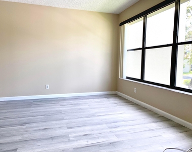 2312 S Cypress Bend Drive - Photo Thumbnail 16