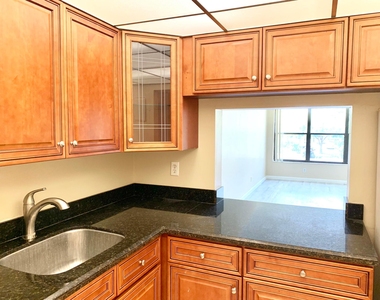 2312 S Cypress Bend Drive - Photo Thumbnail 8