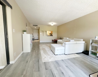 2312 S Cypress Bend Drive - Photo Thumbnail 18
