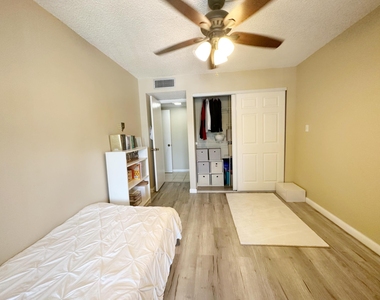 2312 S Cypress Bend Drive - Photo Thumbnail 33