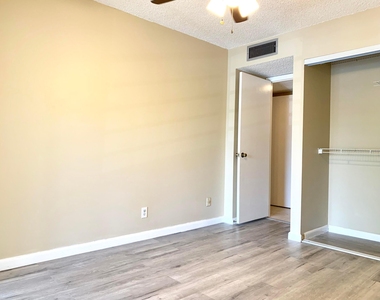 2312 S Cypress Bend Drive - Photo Thumbnail 30