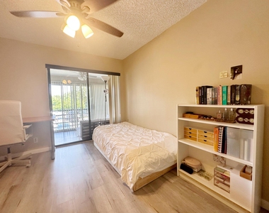 2312 S Cypress Bend Drive - Photo Thumbnail 32
