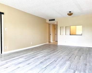2312 S Cypress Bend Drive - Photo Thumbnail 15