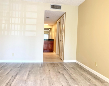 2312 S Cypress Bend Drive - Photo Thumbnail 37