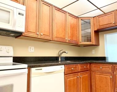 2312 S Cypress Bend Drive - Photo Thumbnail 3
