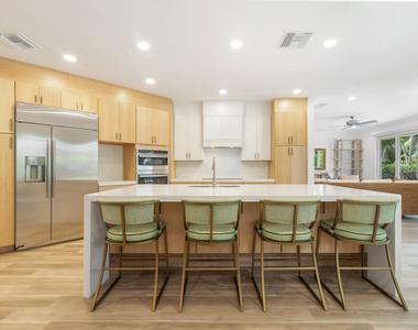 3317 Embassy Drive - Photo Thumbnail 7