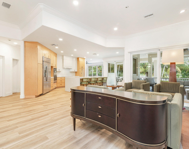 3317 Embassy Drive - Photo Thumbnail 2