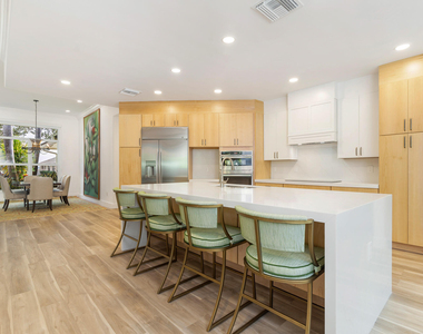 3317 Embassy Drive - Photo Thumbnail 8