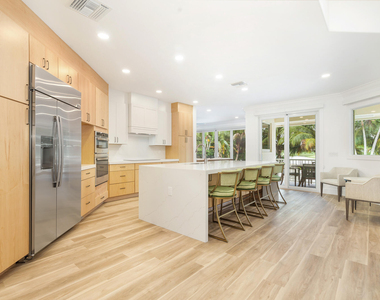 3317 Embassy Drive - Photo Thumbnail 6