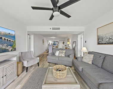 101 S Seas Drive - Photo Thumbnail 10
