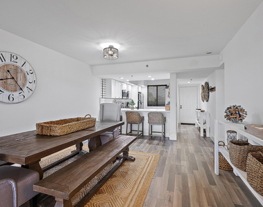 101 S Seas Drive - Photo Thumbnail 11