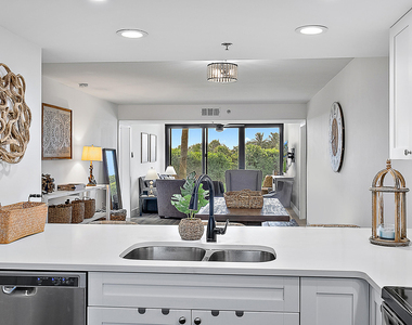 101 S Seas Drive - Photo Thumbnail 9