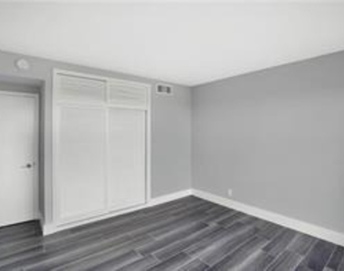 3800 Galt Ocean Drive - Photo Thumbnail 21