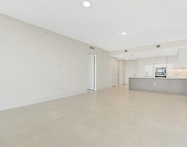 220 Lake Shore Drive - Photo Thumbnail 5