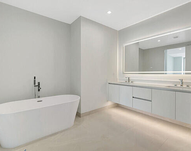 220 Lake Shore Drive - Photo Thumbnail 9