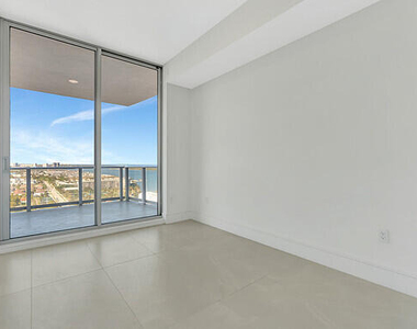220 Lake Shore Drive - Photo Thumbnail 11