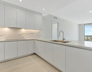 220 Lake Shore Drive - Photo Thumbnail 2