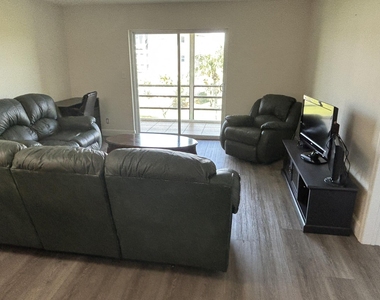 2668 Garden Drive N - Photo Thumbnail 5