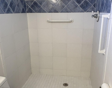 2668 Garden Drive N - Photo Thumbnail 9
