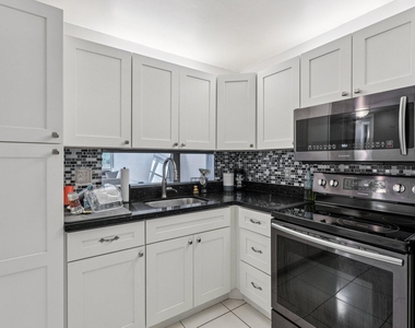 6500 Cypress Road - Photo Thumbnail 7