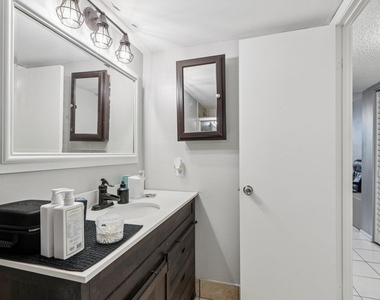 6500 Cypress Road - Photo Thumbnail 15