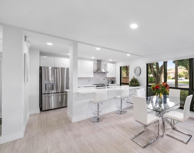 505 Brackenwood Place - Photo Thumbnail 3