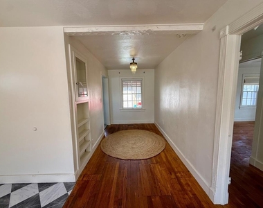 730 S Littler Avenue - Photo Thumbnail 4