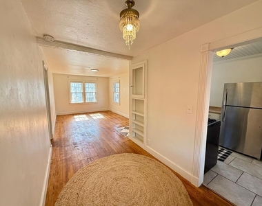 730 S Littler Avenue - Photo Thumbnail 5