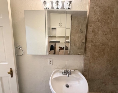 730 S Littler Avenue - Photo Thumbnail 16