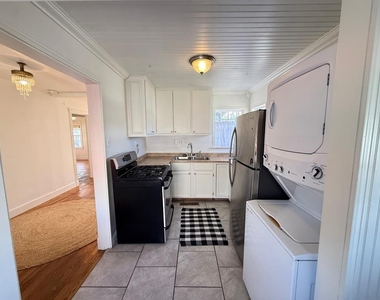730 S Littler Avenue - Photo Thumbnail 7