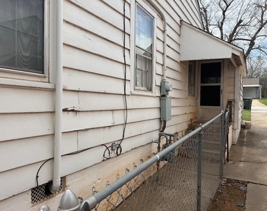 730 S Littler Avenue - Photo Thumbnail 18