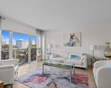 140 Ne 28th - Photo Thumbnail 3