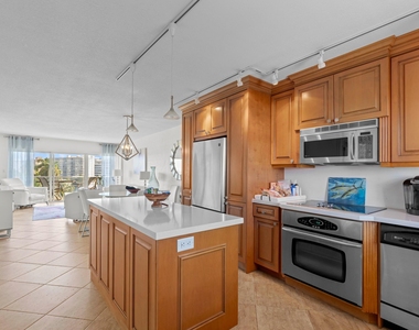 140 Ne 28th - Photo Thumbnail 6