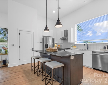 411 Charles Avenue - Photo Thumbnail 13