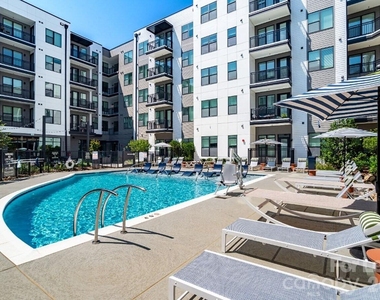 2222 N Tryon Street - Photo Thumbnail 1