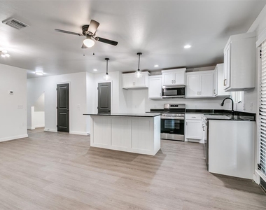 13007 Nw 3rd Court - Photo Thumbnail 12
