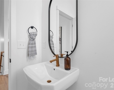 411 Charles Avenue - Photo Thumbnail 12