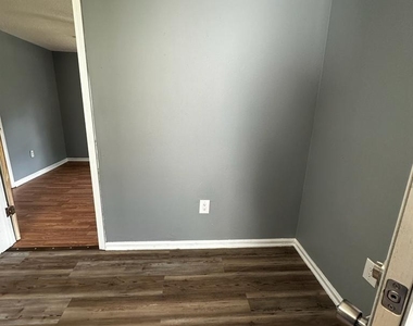 435 Davis Street - Photo Thumbnail 23