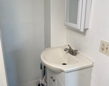 435 Davis Street - Photo Thumbnail 4